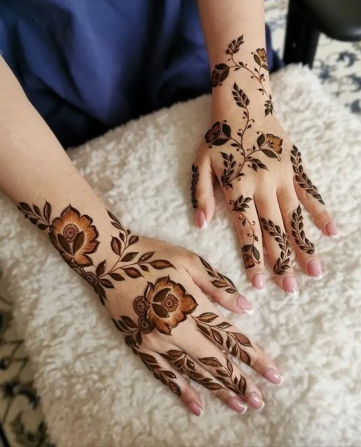 trendy back hand henna