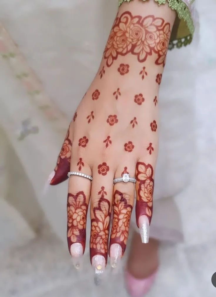 trendy engagement mehndi