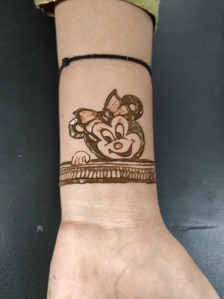 Easy wrist mehndi design for small children