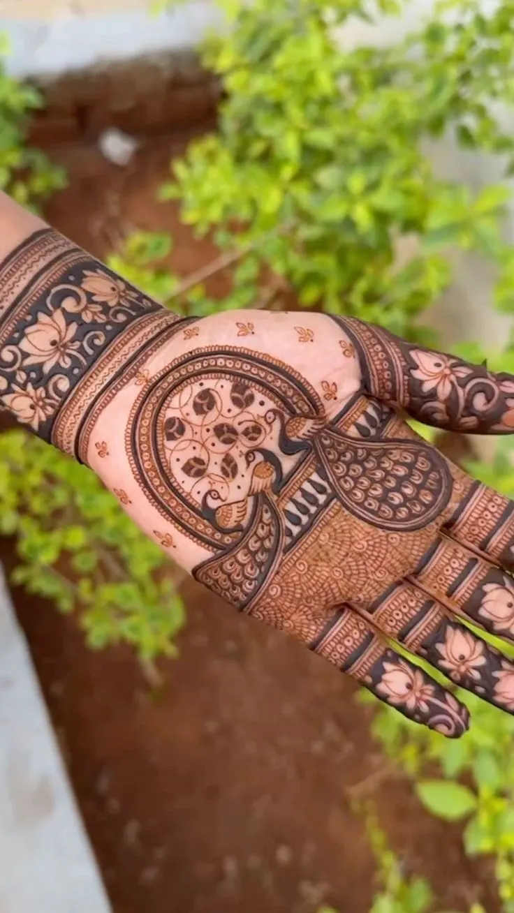 Indo Arabic front hand mehndi