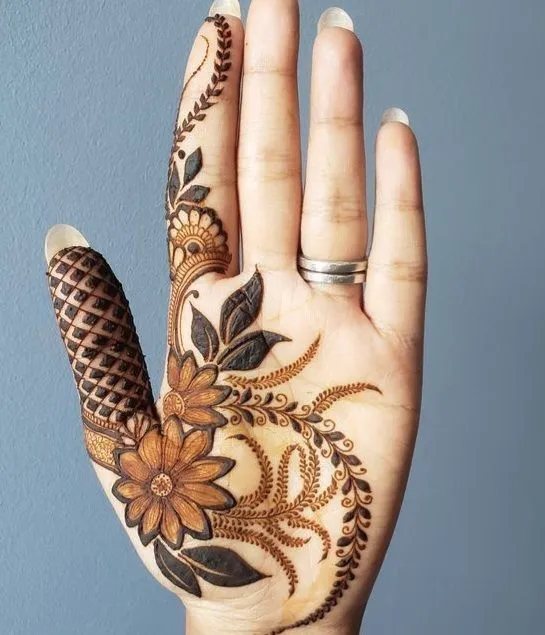 Instagram modern front hand mehndi
