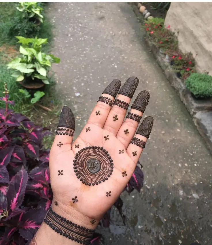 Latest bridal front hand mehndi trends