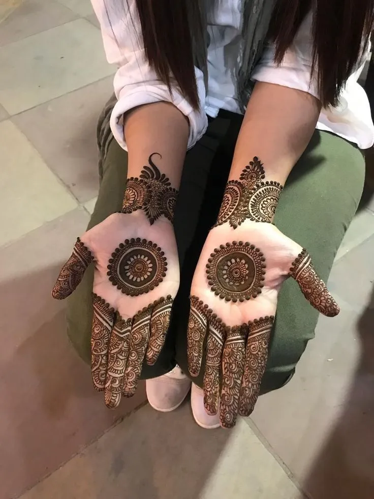 Minimalist royal mehndi design on front hand