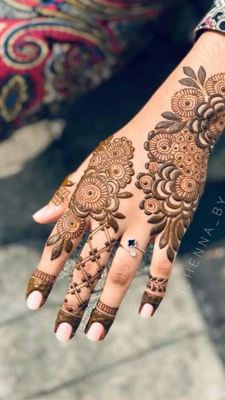 Pakistani royal back hand mehndi