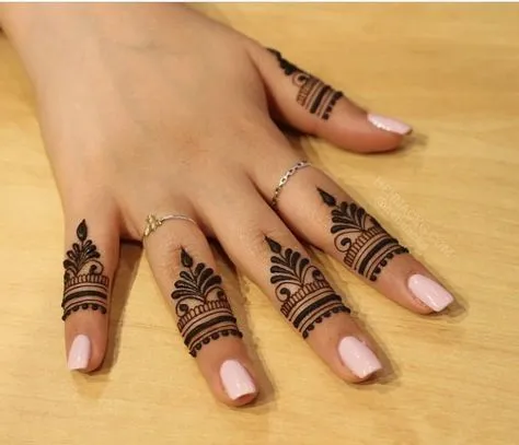 Simple royal finger mehndi