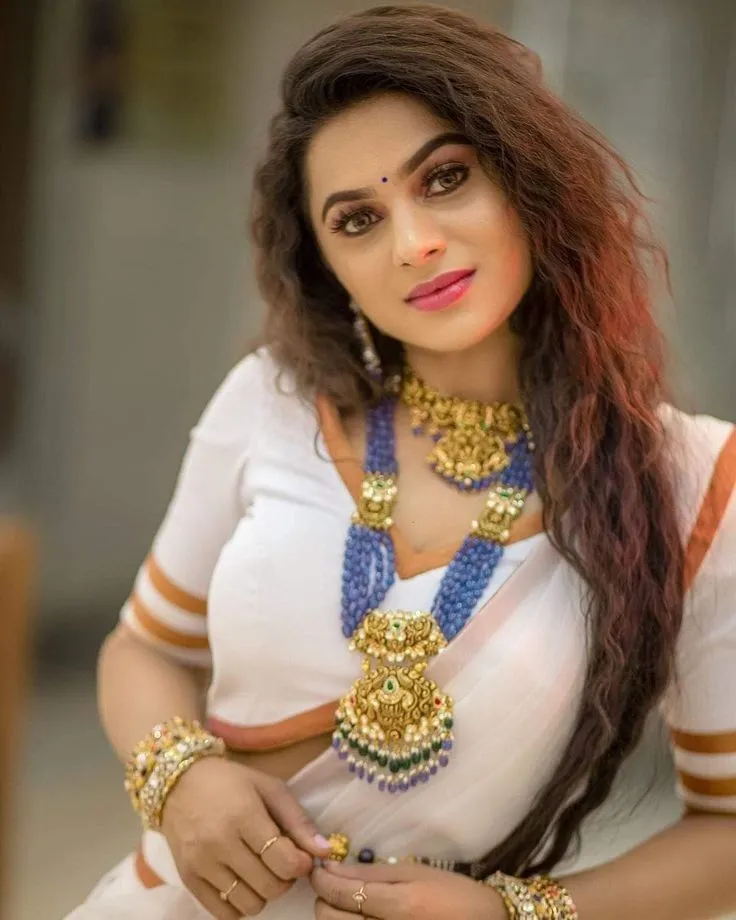dual tone Kerala saree blouse designs