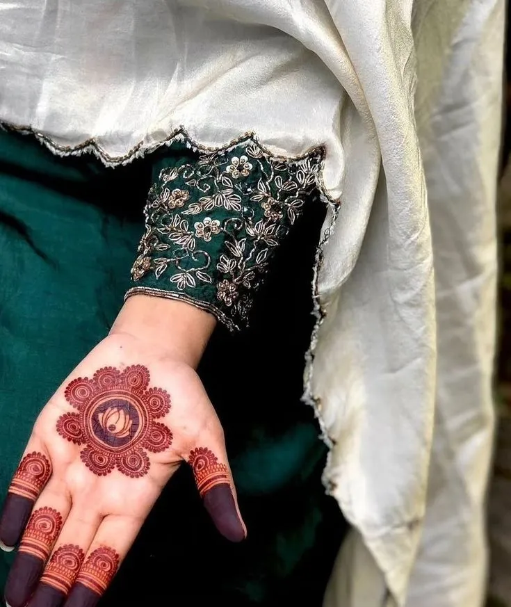 instagram khafif mehndi design