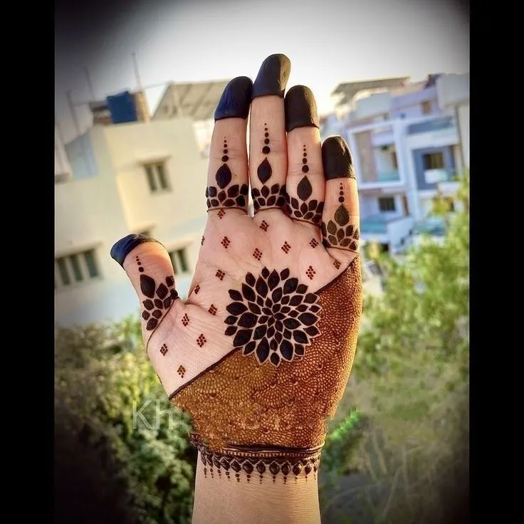 modern front hand mehndi design