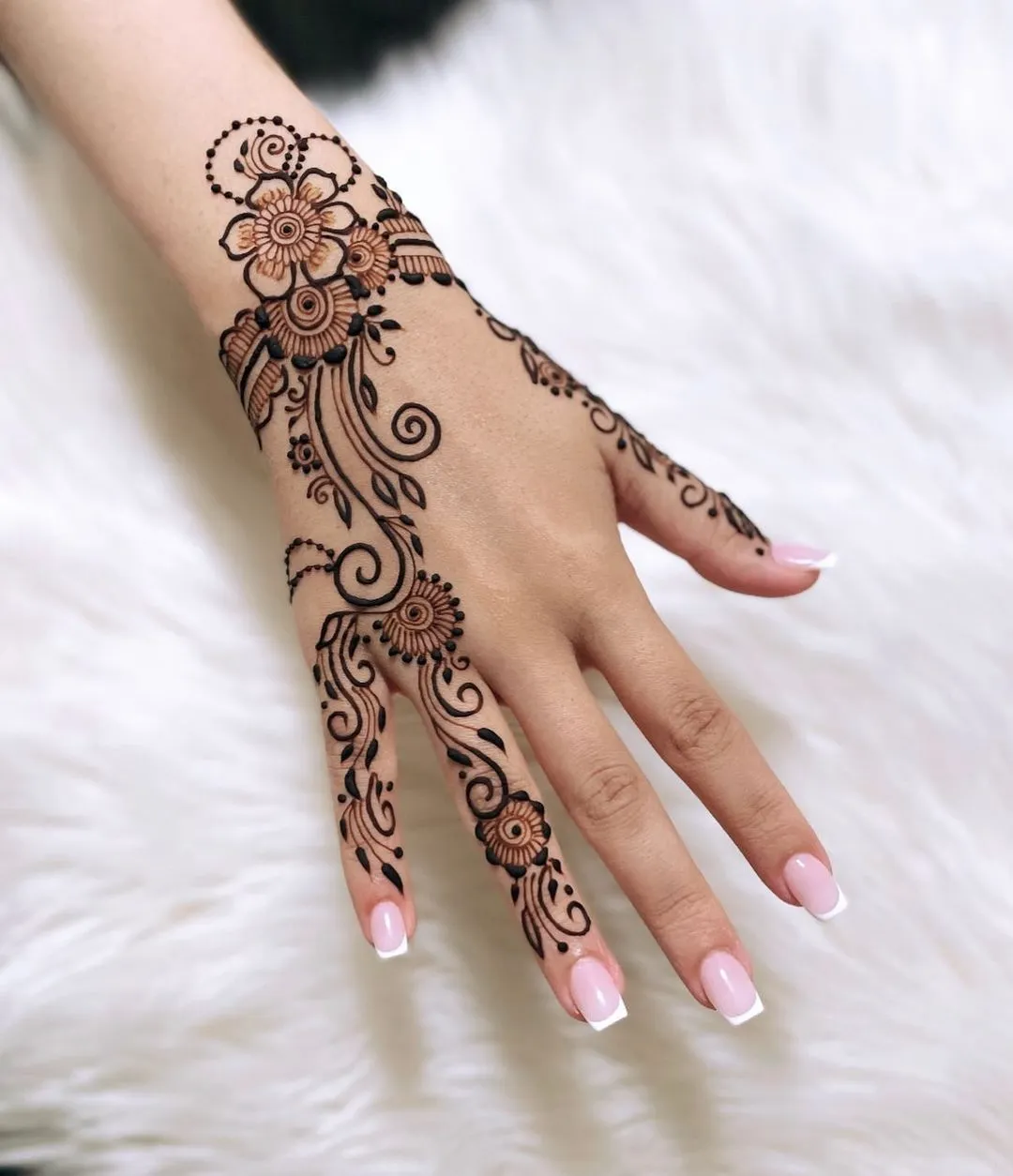 Beautiful Henna Rose Mehndi