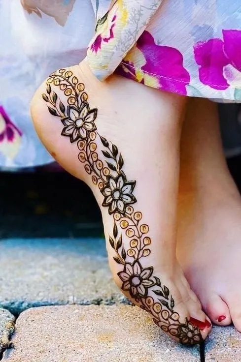 Best Mehndi Design For Small Feet