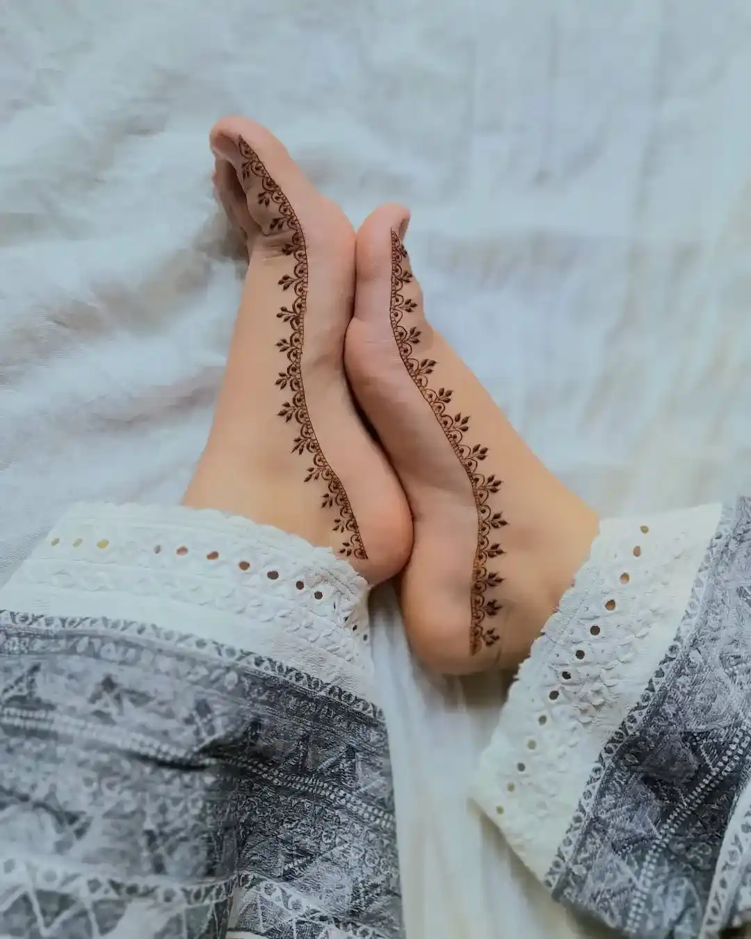 Bold Foot Mehndi Ideas