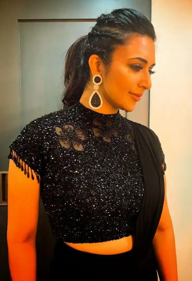 Contemporary Black Blouse Design