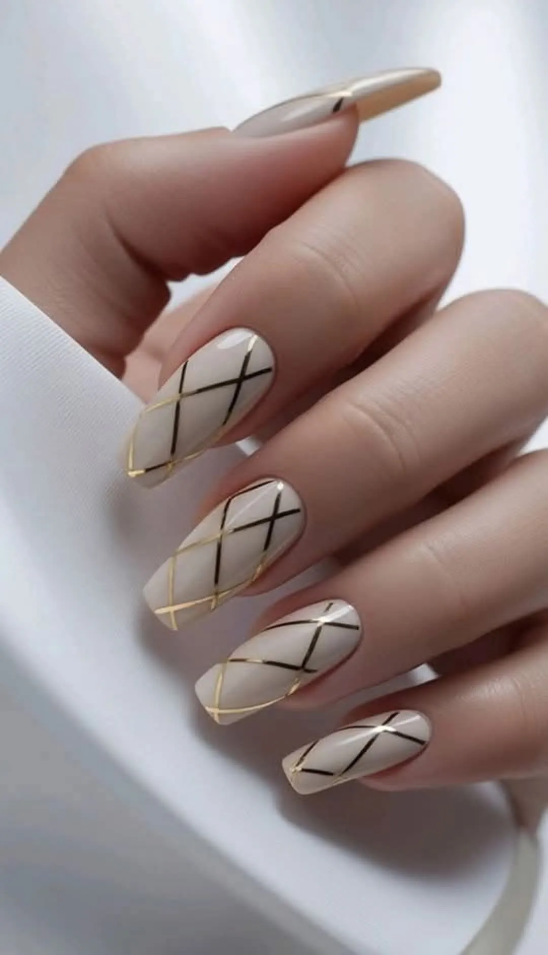 Criss Cross nail extensions