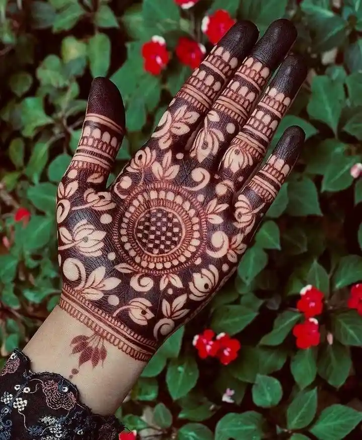 Dark stain mehndi for palms