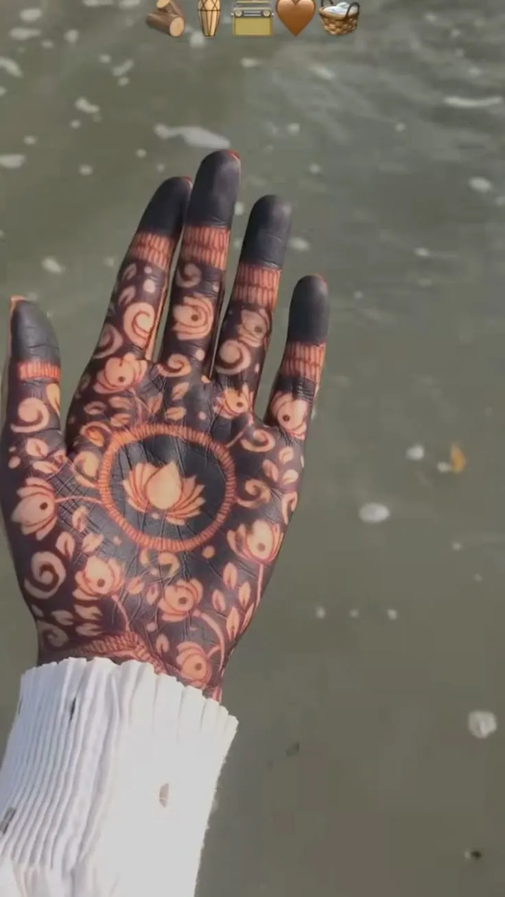 Diwali special palm mehndi