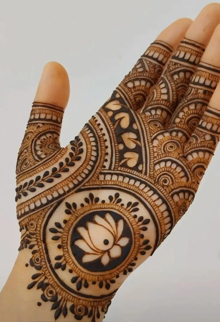 Festival special palm henna