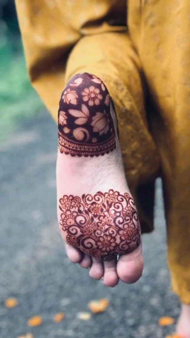 Latest Simple Mehndi Designs For Feet