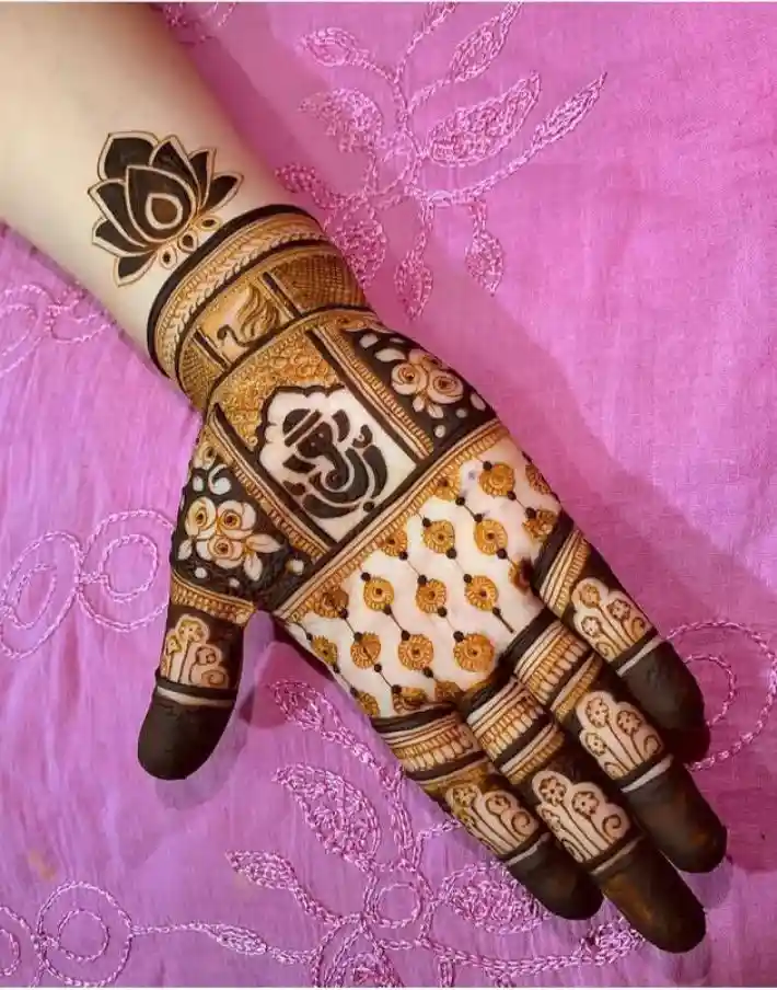 Mehndi For Palm Hand