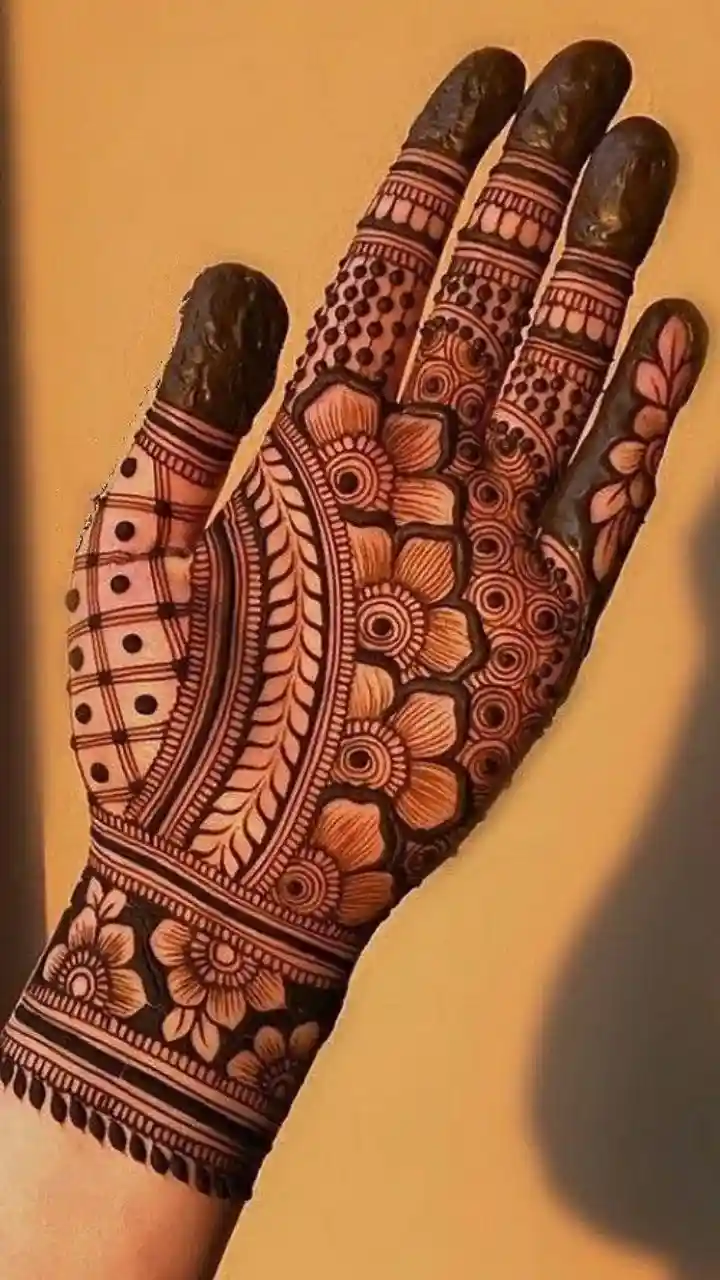 Modern simple palm mehndi art