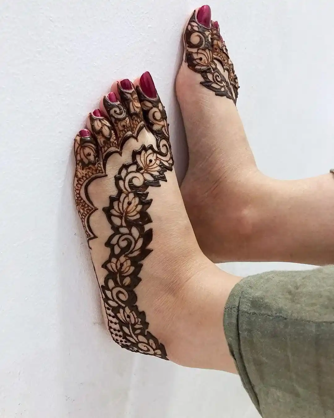 Most Beautiful Feet Mehndi Design