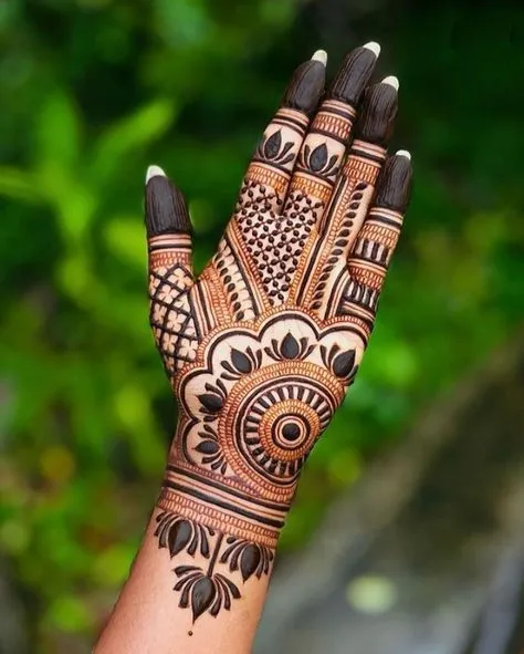 Natural henna for palm designs