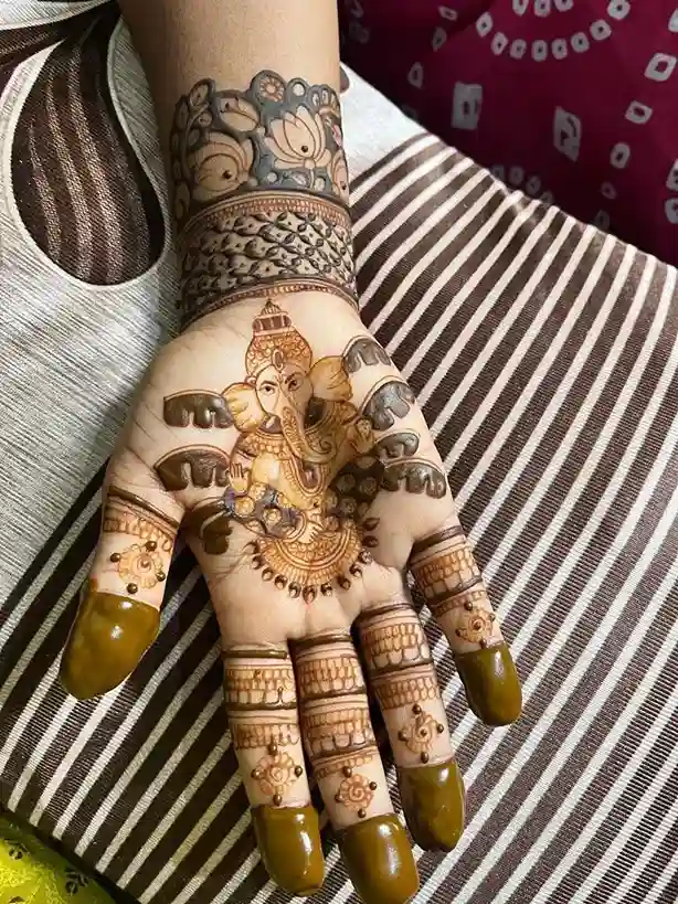 Realistic Ganesha Mehndi Art