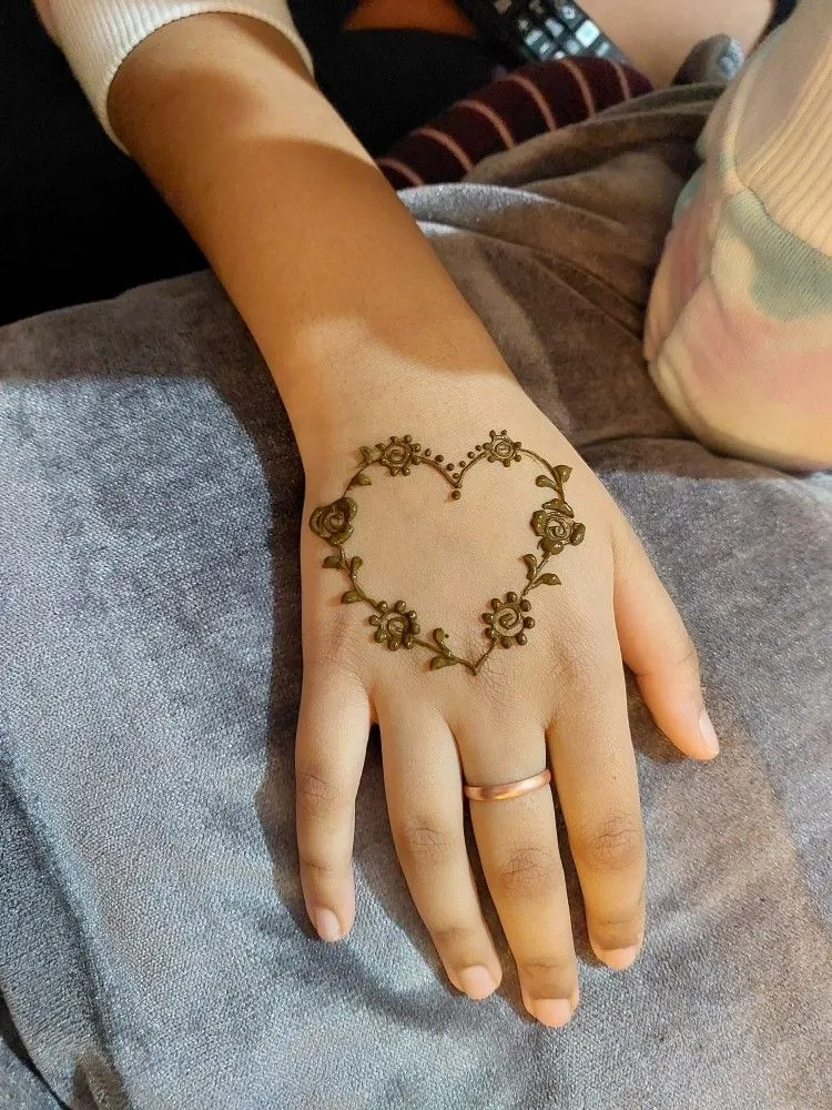 Simple Mehndi Designs For Kids