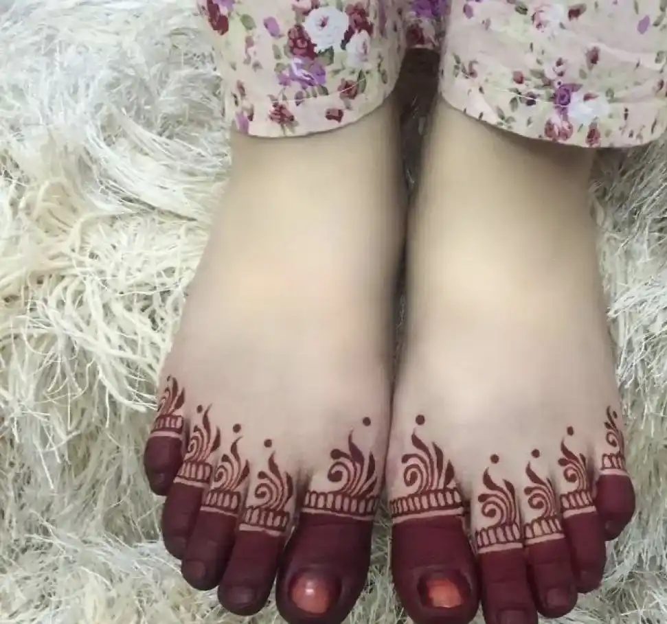 Stylish Foot Mehndi Design Simple