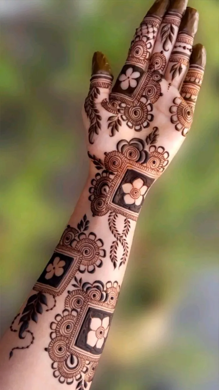 Uniquely simple hand mehndi