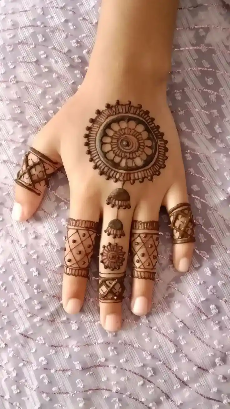 Beautiful Navratri Special Mehndi Design