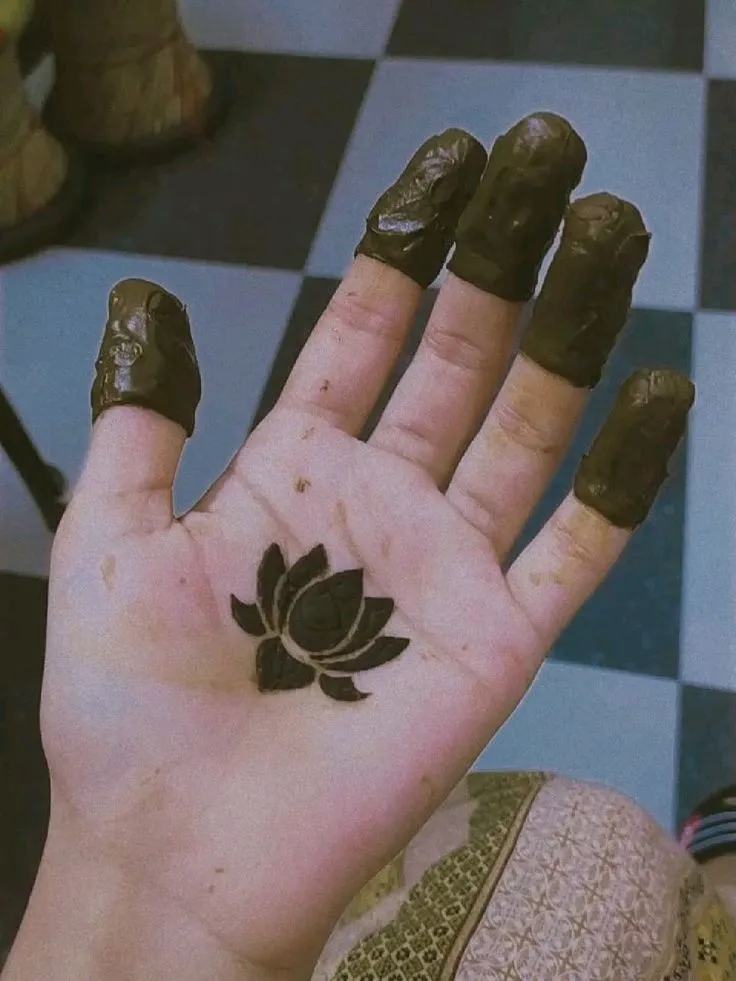 Easy Front Finger Mehndi Design Simple