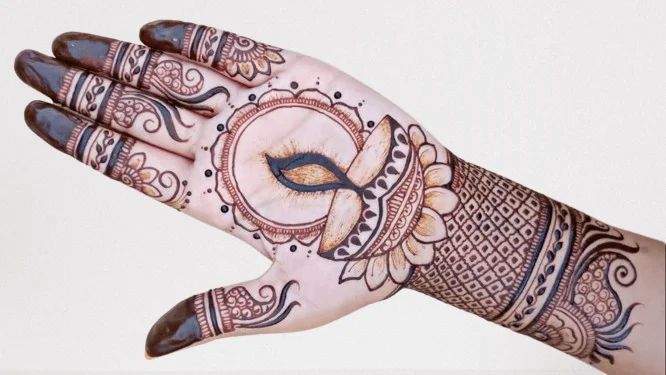 Elegant Mehndi Design For Diwali
