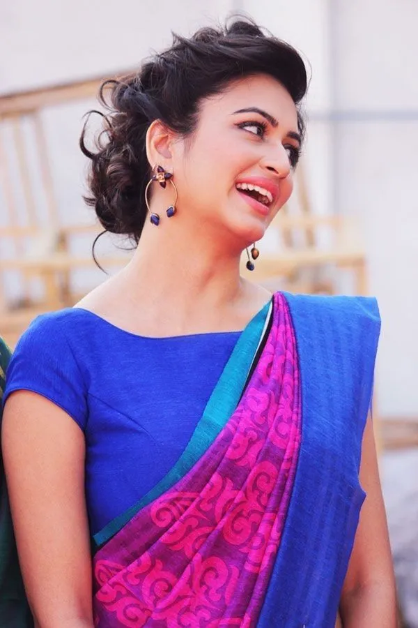 Simple Boat Neck Blouse Designs For Daily Wear