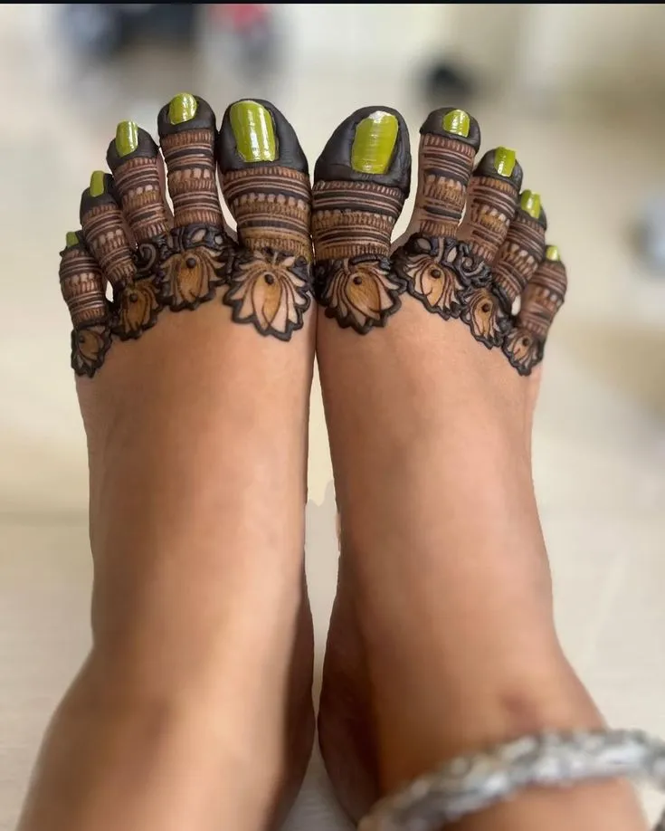 Simple Easy Foot Mehndi Design