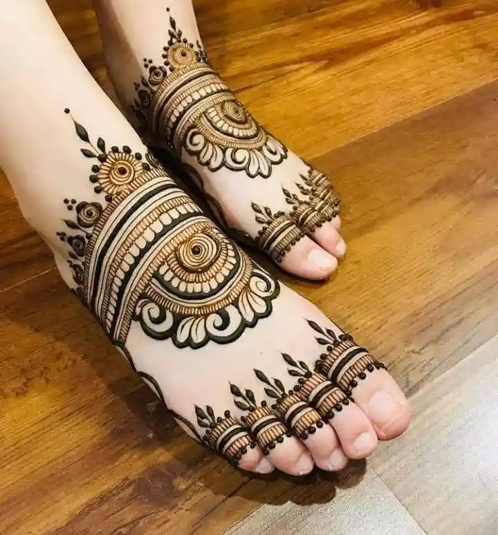 Stylish Foot Mehndi Design
